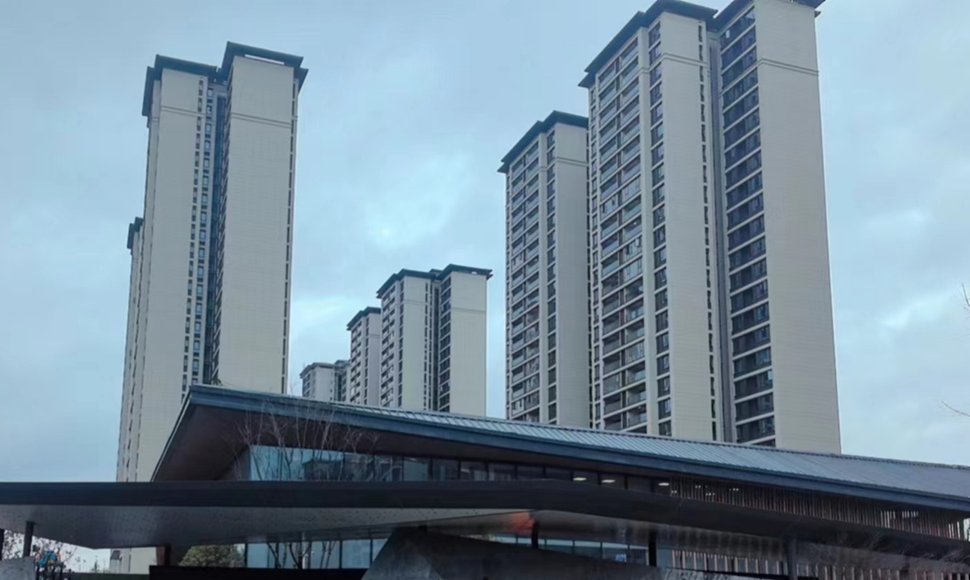 EPS外墻裝飾線條具有質量輕盈、保溫性能好、強度高、安裝簡便、無裂縫等優點