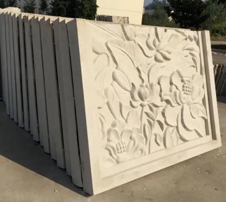 將EPS浮雕按設計圖紙和實際尺寸進行拼接，然后將其粘貼在安裝基材上。