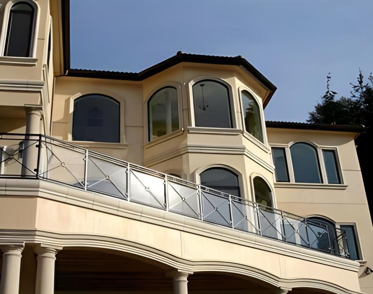 EPS線條具有輕質高強的特點。它的密度低，重量輕，便于安裝。