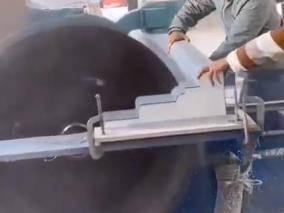 在安裝EPS中式梁托之前，必須確保墻面平整、干凈、無油污。