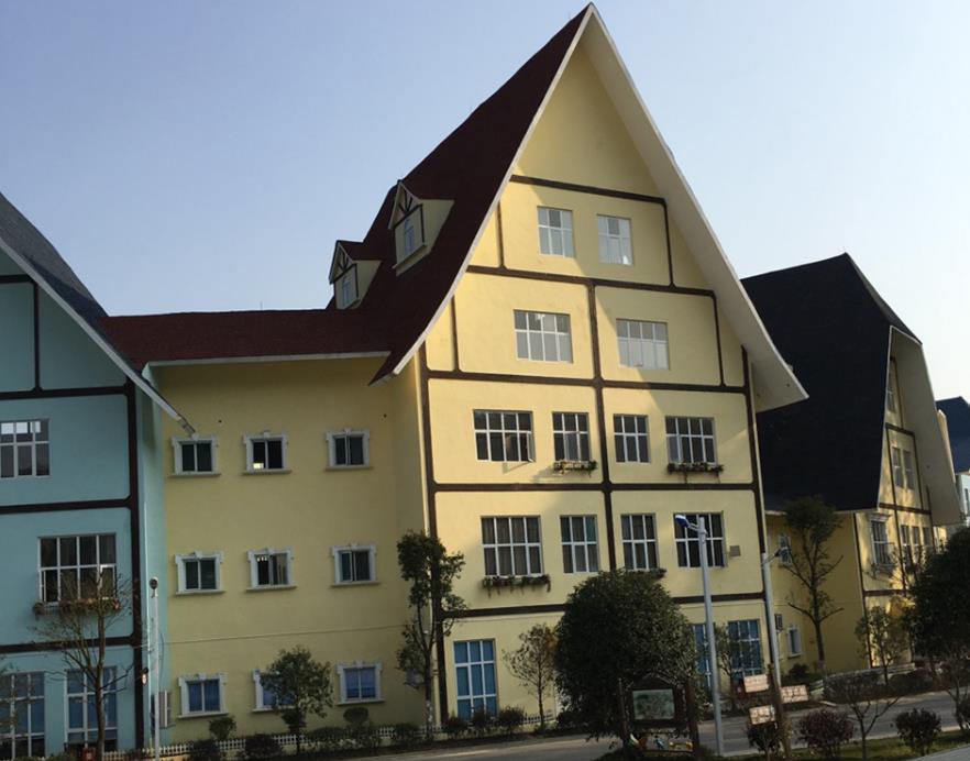 確保耐堿玻纖網格布與EPS線條的貼合度，無翹曲、褶皺現(xiàn)象。