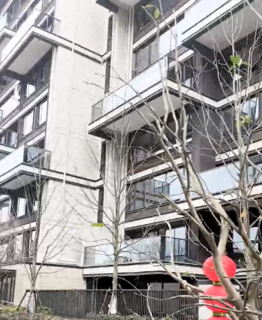 想讓別墅墻面與眾不同？EPS外飾線條施工技巧教你如何做！