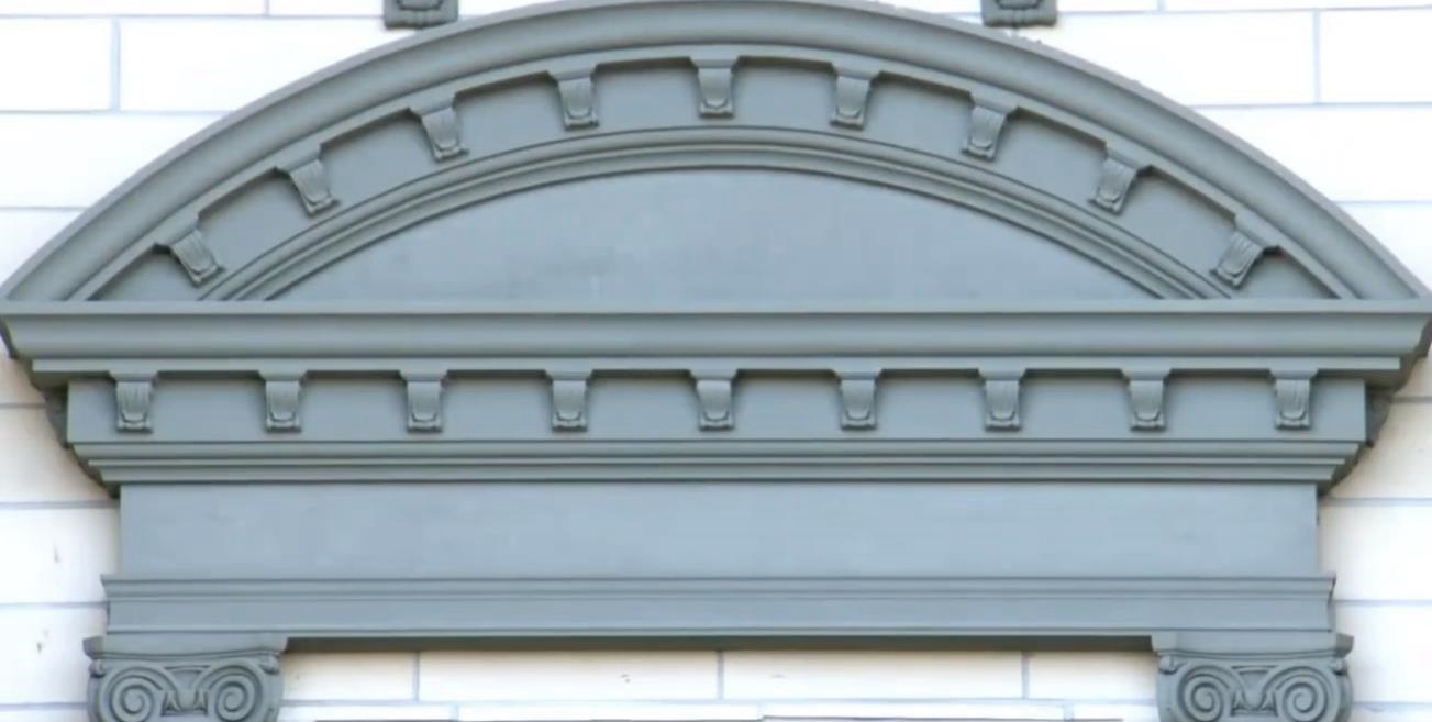 安裝EPS外墻裝飾線條時，要注意保持墻面干燥、無油污、無灰塵